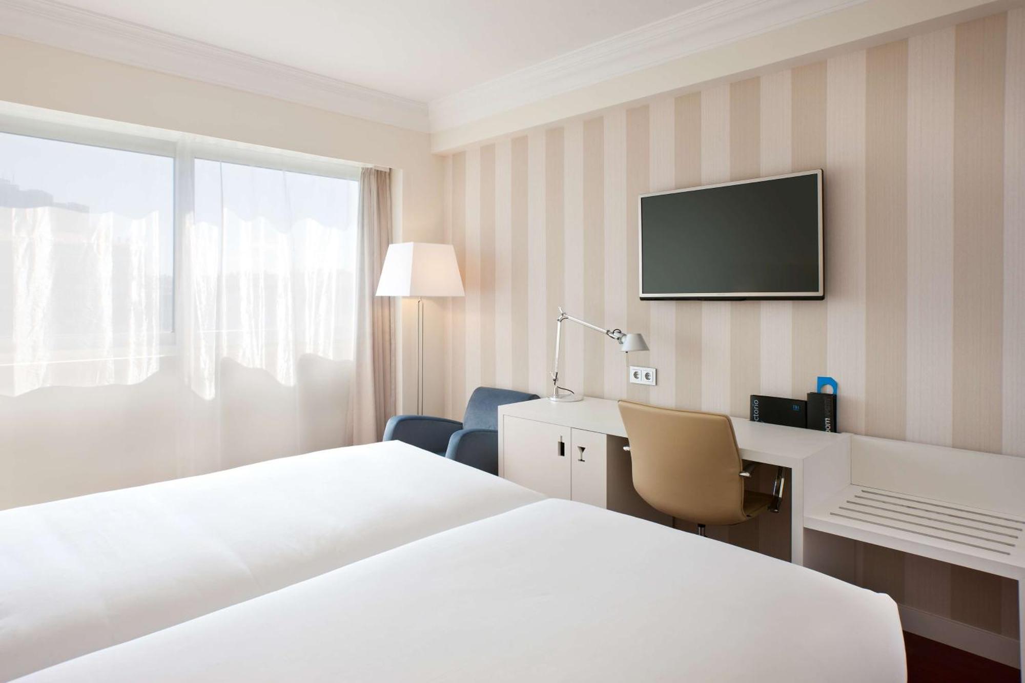 เอนเอ็ช อิรูนยา พาร์ค Hotel ปัมโปลนา ภายนอก รูปภาพ